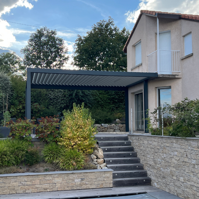 pergola_noire_bioclimatique_puy_de_dome (3)