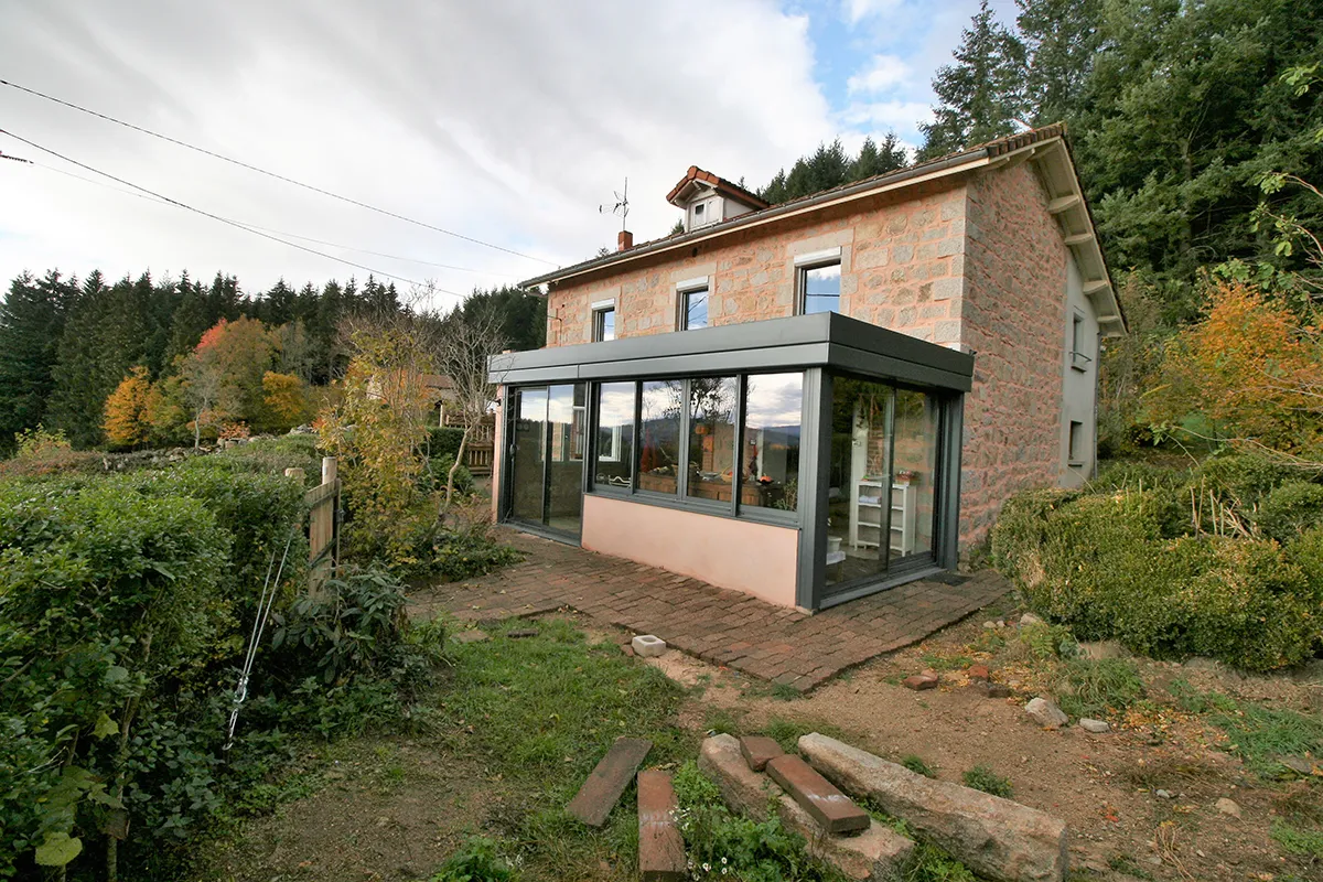 Véranda gamme Icône 6×3.5 avec toiture panneaux isolants